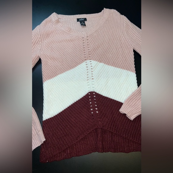 Just Polly Chevron Multicolor Knit Sweater Size Medium EUC - Picture 1 of 4